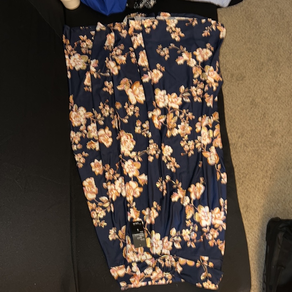 Beautiful bottom - Picture 3 of 4